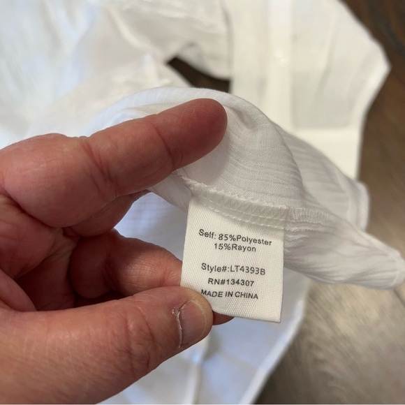 🆕 Line & dot white shimmer button down SZ LG - Picture 8 of 8